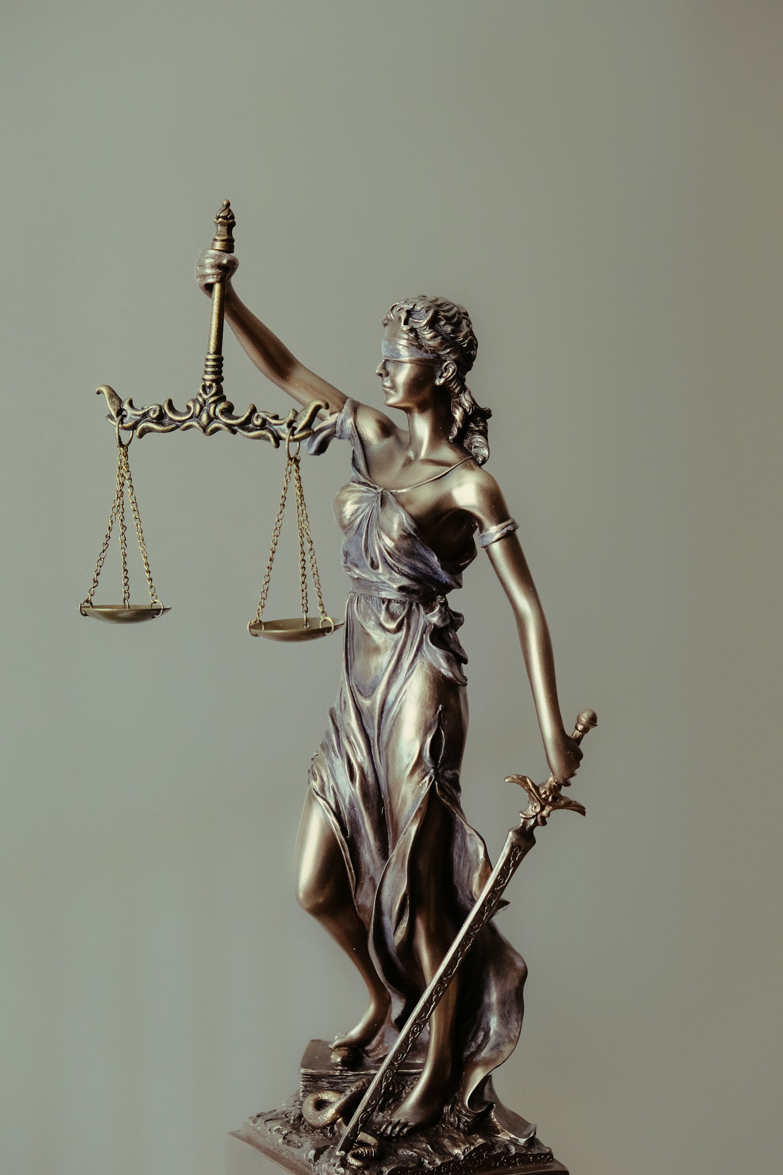Dispute resolution and business litigation attorneys — Shah Grossi in Los Angeles courts